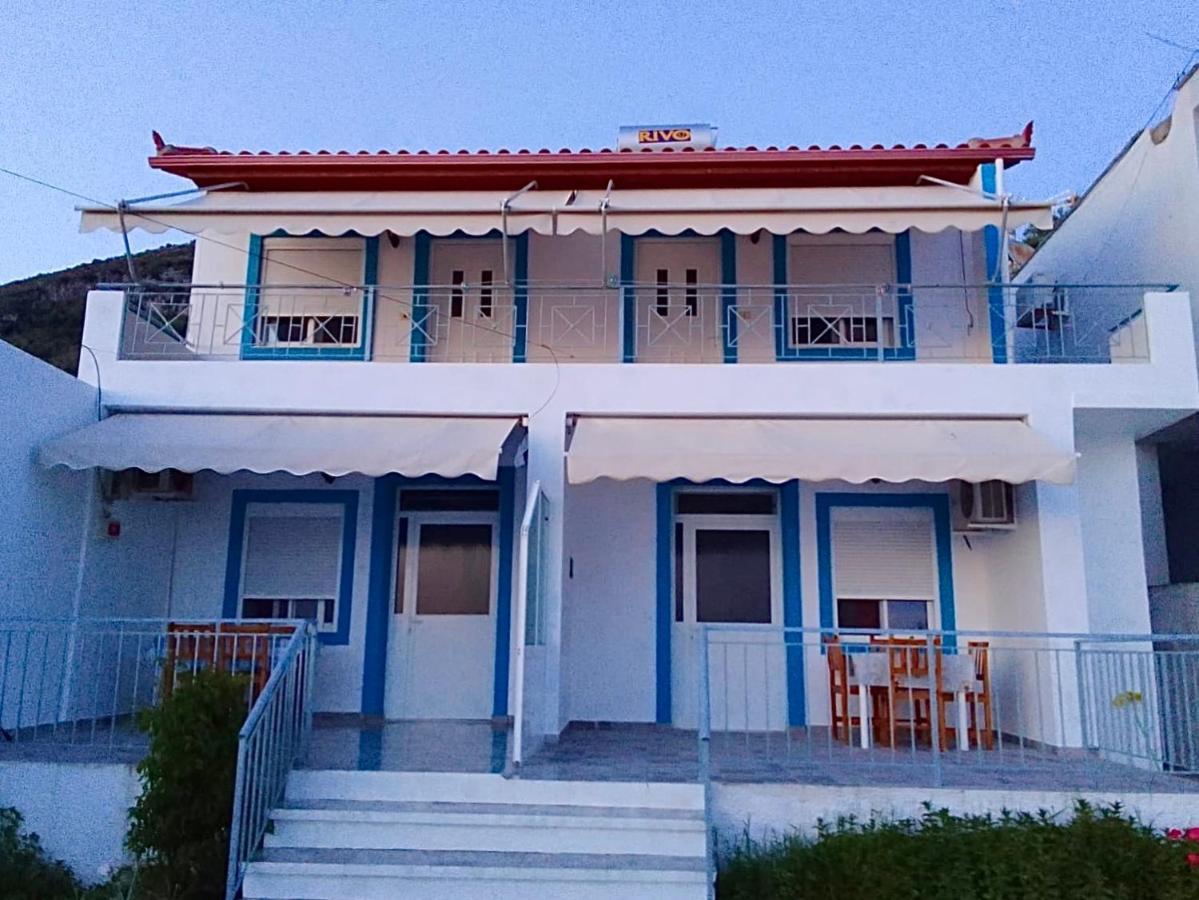 Vila Gusti Pension Borsh Buitenkant foto