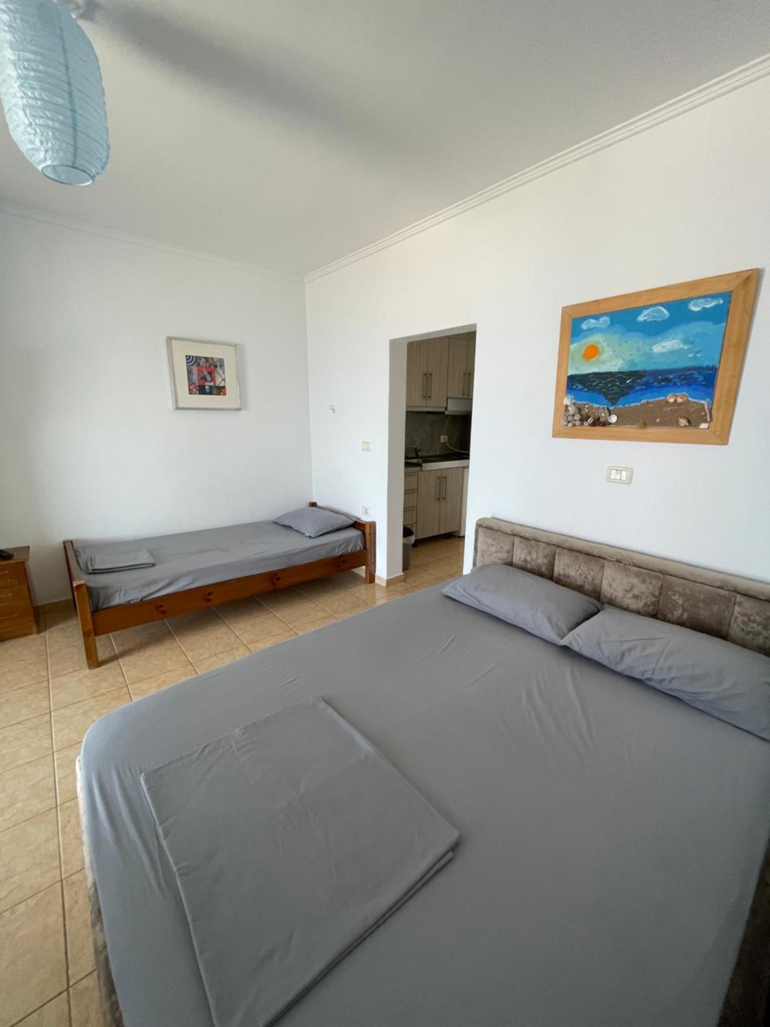 Vila Gusti Pension Borsh Buitenkant foto