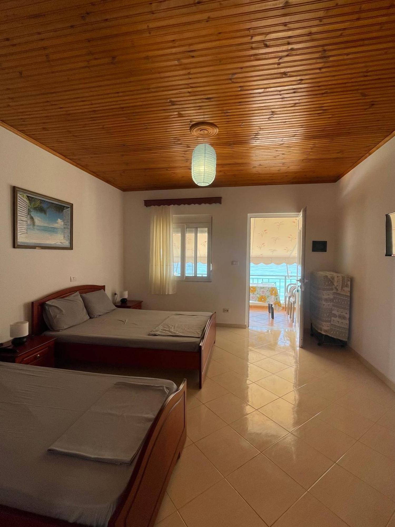 Vila Gusti Pension Borsh Buitenkant foto