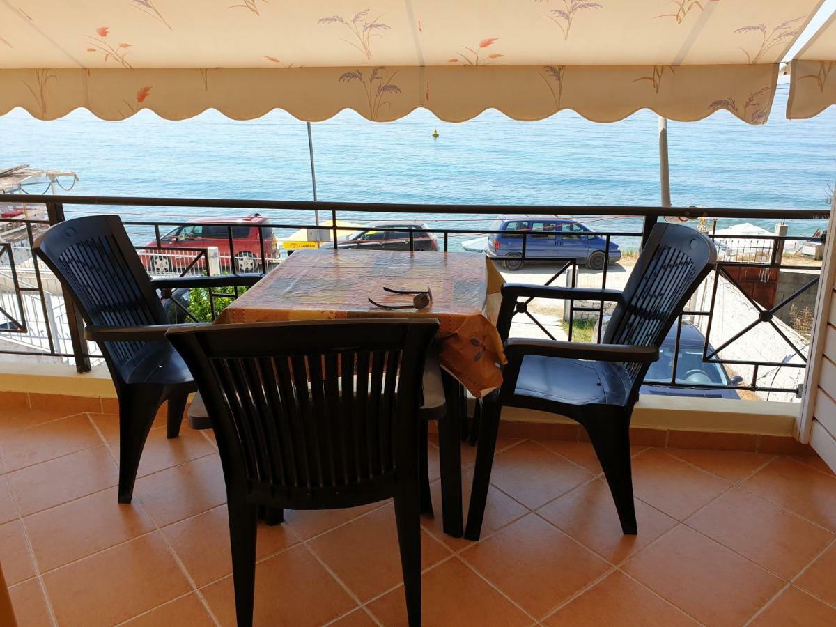 Vila Gusti Pension Borsh Buitenkant foto